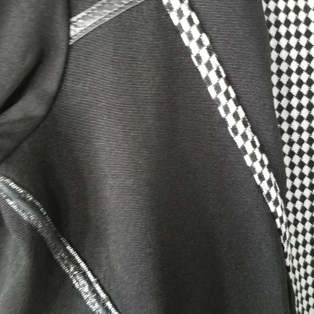 🇨🇦 80s Vintage Black and White Cropped Blazer With Chain Detail Size Medium - Picture 2 of 4